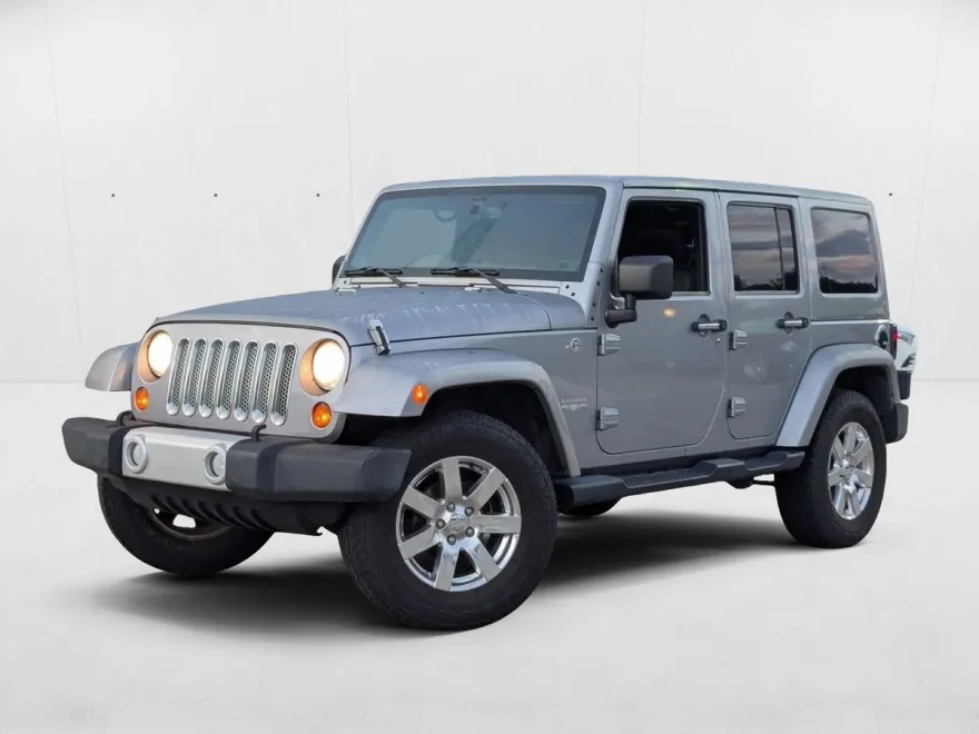 2013 Jeep Wrangler Unlimited Sahara photo 1