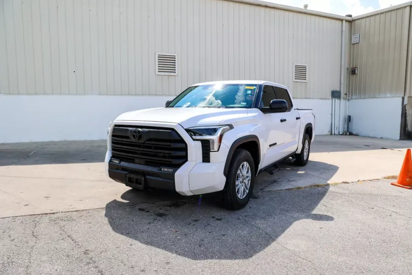 2022 Toyota Tundra SR5 photo 1