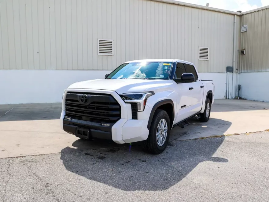 2022 Toyota Tundra SR5 photo 1