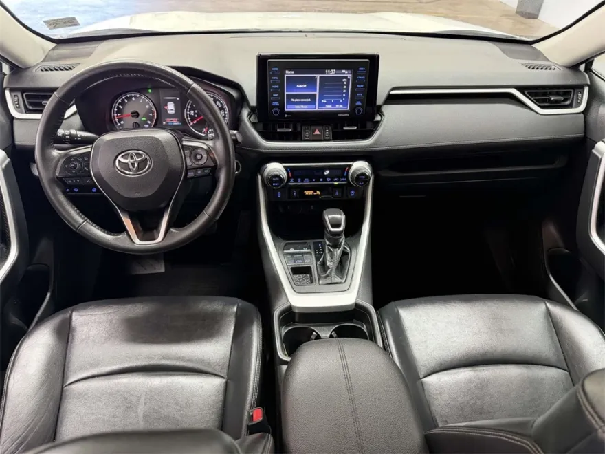 2020 Toyota RAV4 XLE Premium photo 1
