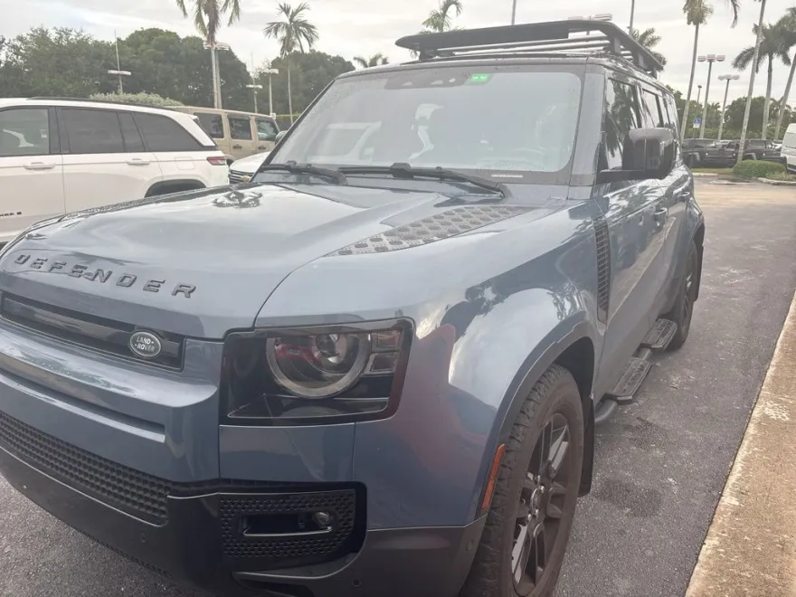 2021 Land Rover Defender 110 SE photo 1