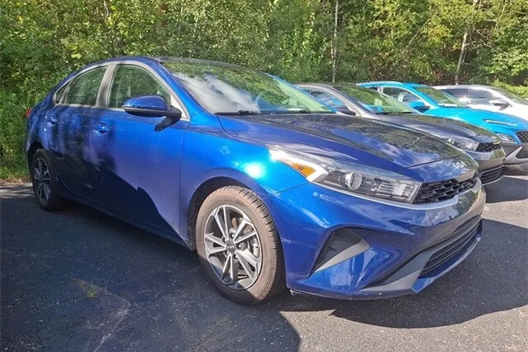 2022 Kia Forte LXS photo 1