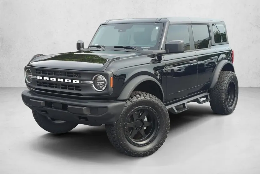 2025 Ford Bronco Base photo 1