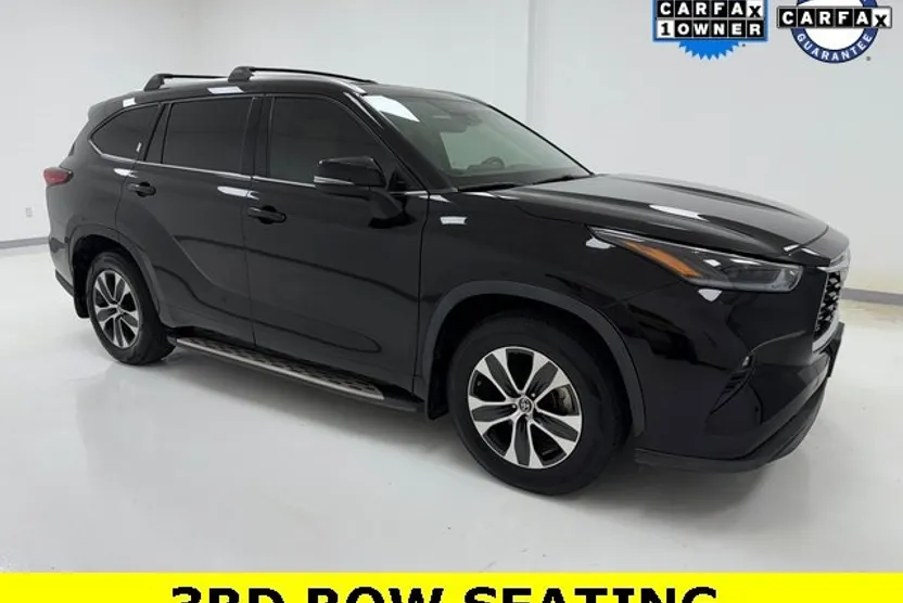 2021 Toyota Highlander XLE photo 1