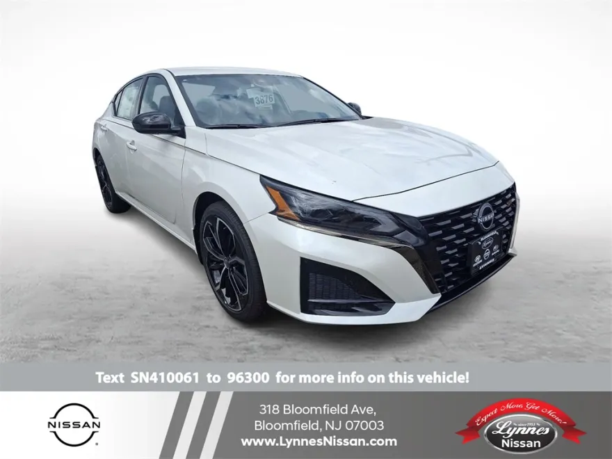 2025 Nissan Altima SR photo 1