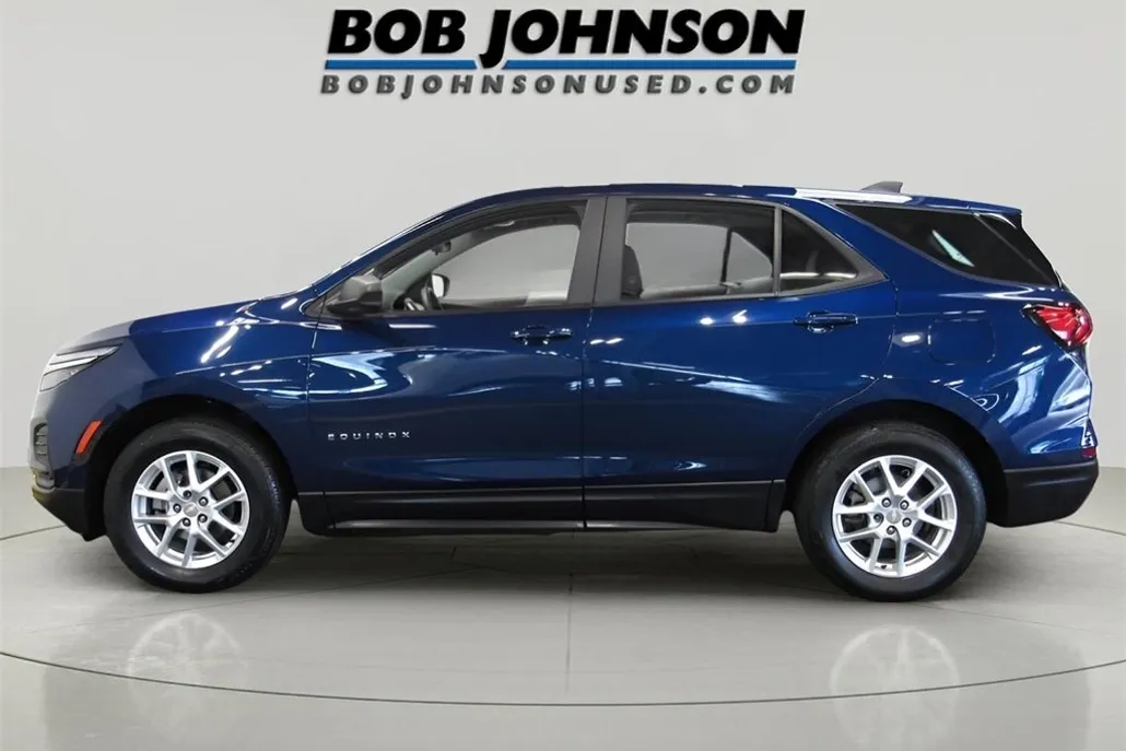 2022 Chevrolet Equinox LS photo 1