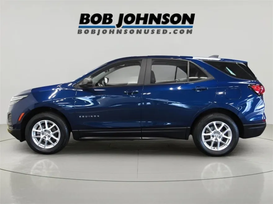 2022 Chevrolet Equinox LS photo 1