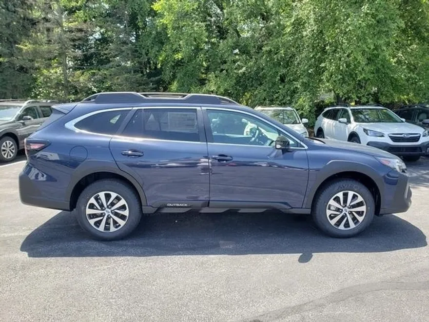 2025 Subaru Outback Premium photo 1