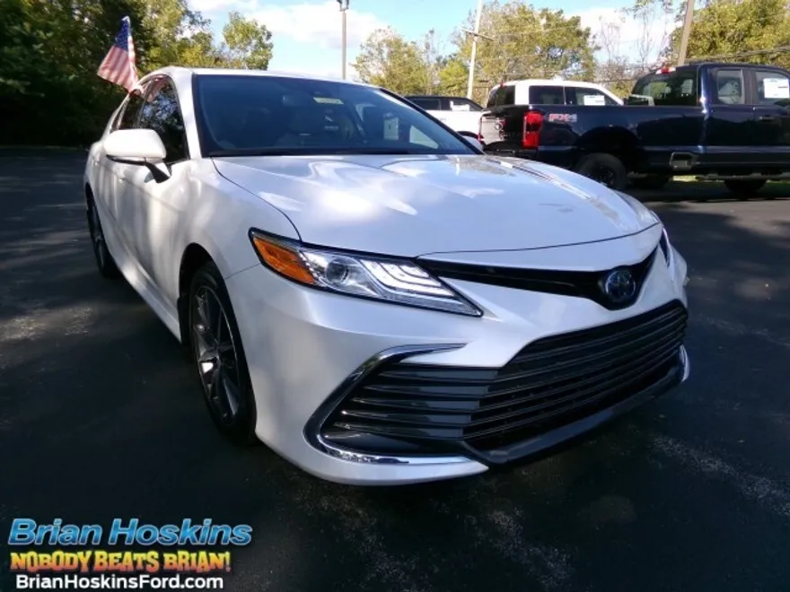 2022 Toyota Camry Hybrid XLE photo 1