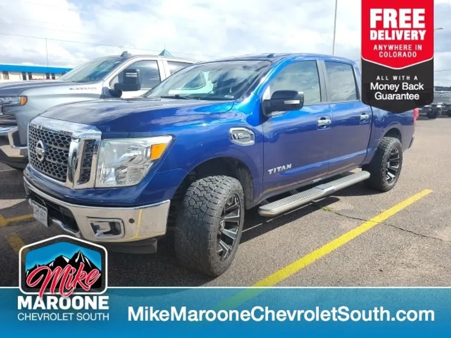 2017 Nissan Titan SV photo 1