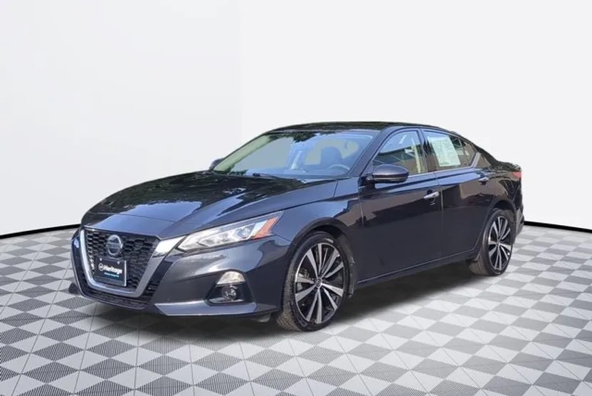 2022 Nissan Altima 2.5 Platinum photo 1