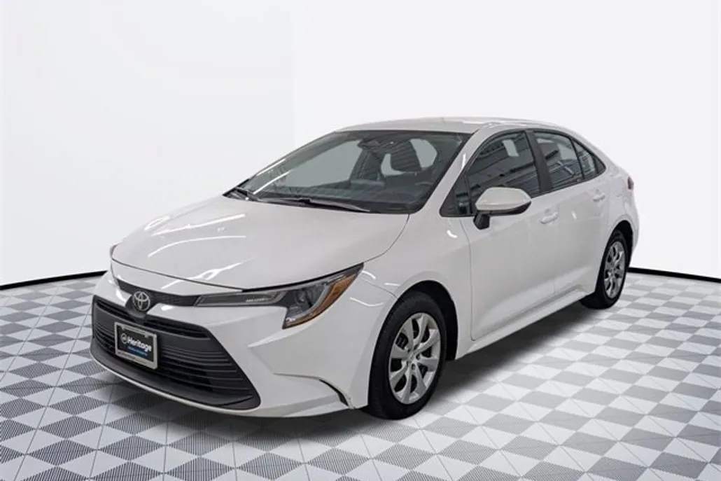 2024 Toyota Corolla LE photo 1