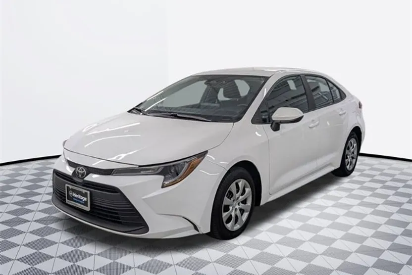 2024 Toyota Corolla LE photo 1