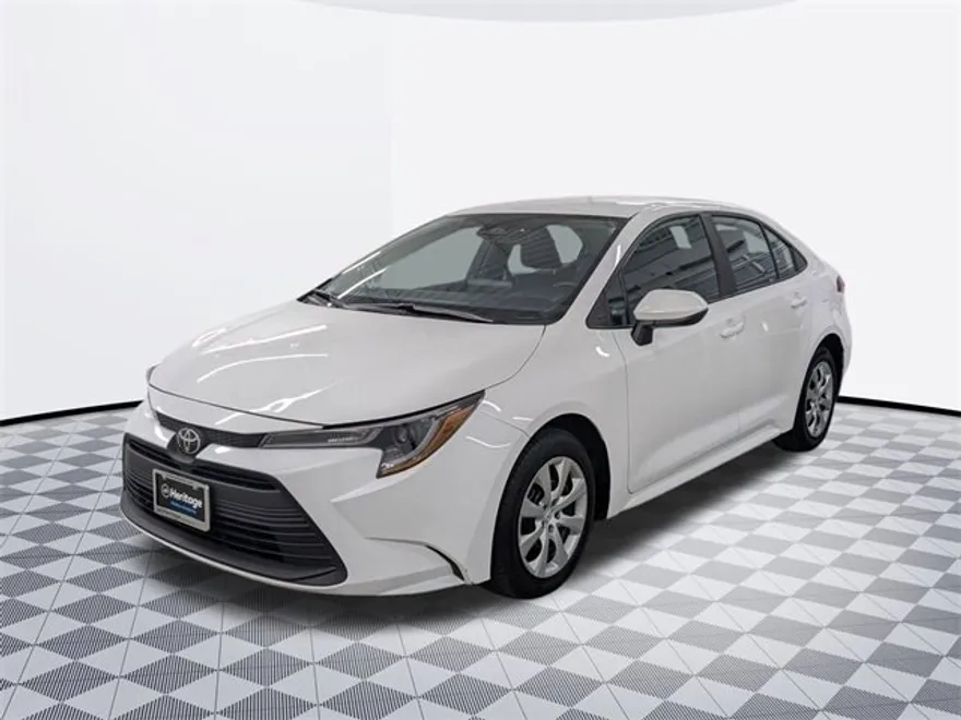 2024 Toyota Corolla LE photo 1