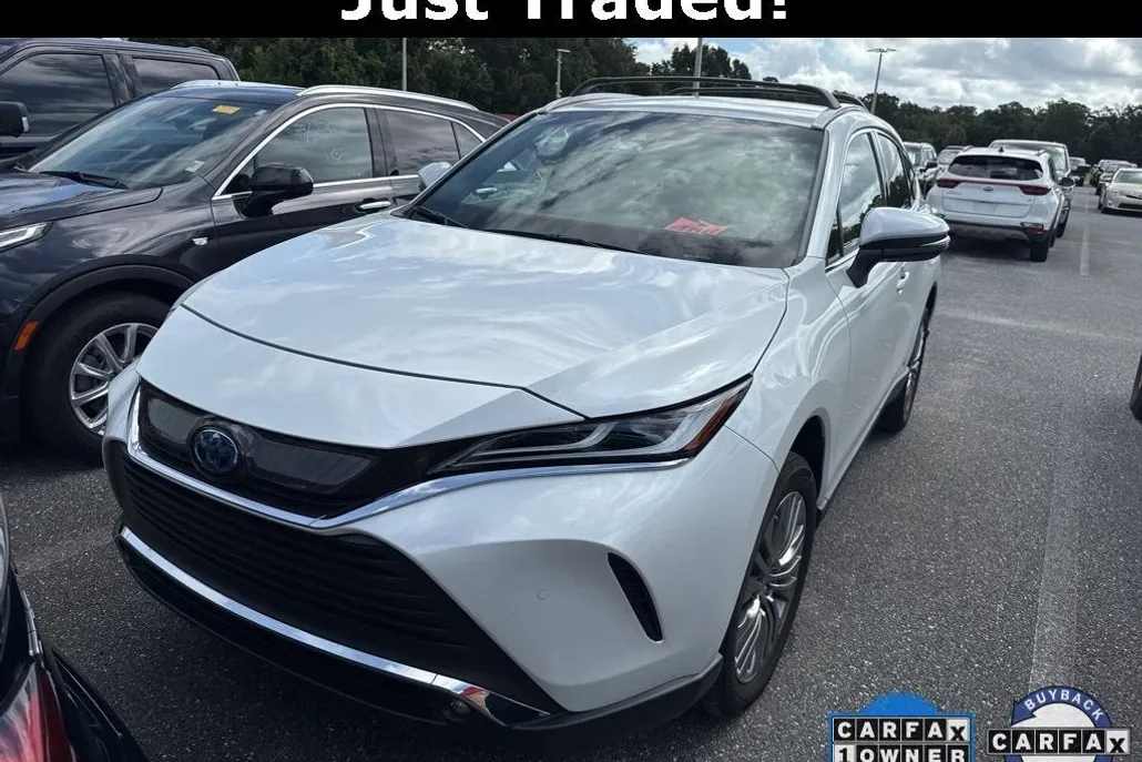2024 Toyota Venza XLE photo 1