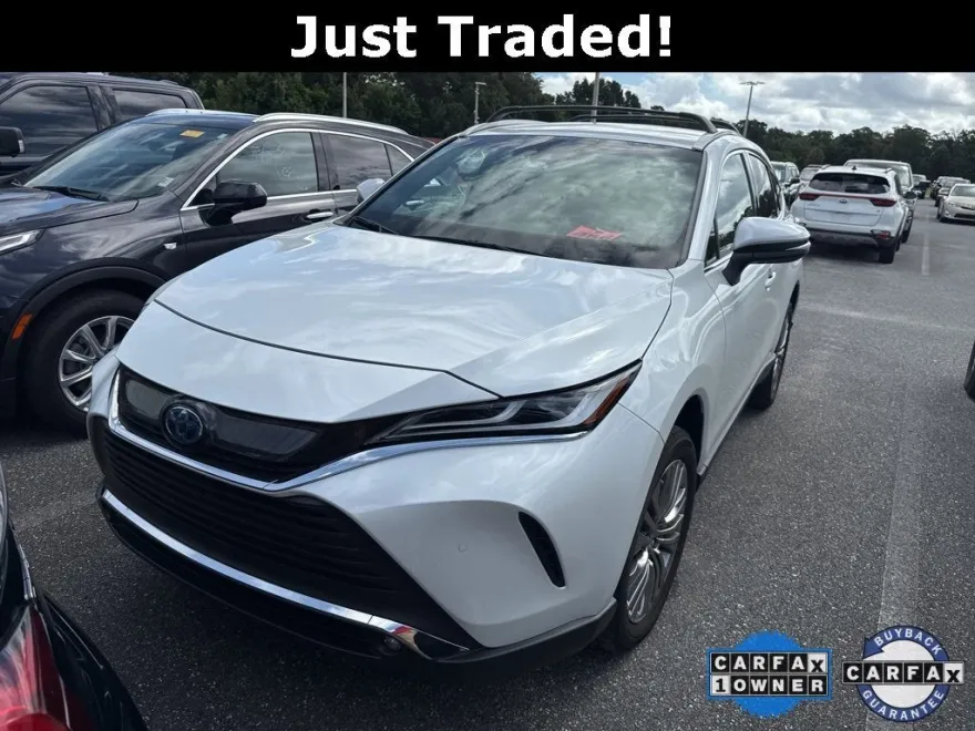 2024 Toyota Venza XLE photo 1