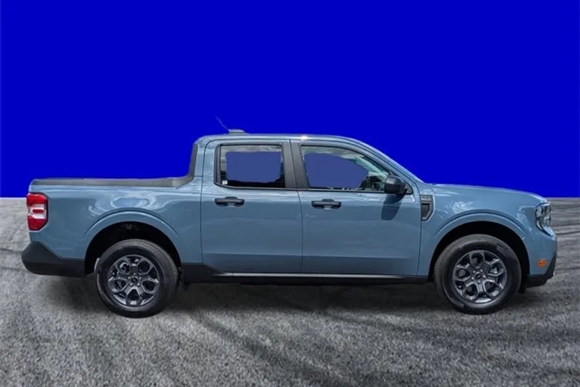 2025 Ford Maverick XLT photo 1