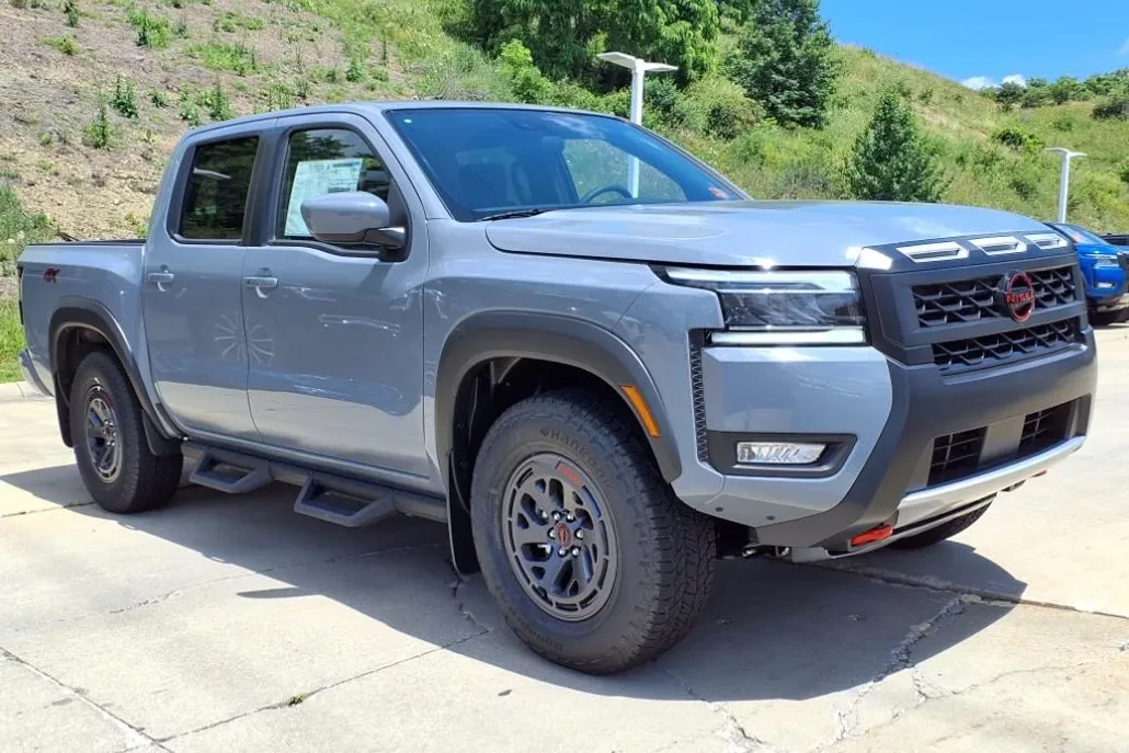 2025 Nissan Frontier PRO-4X photo 1
