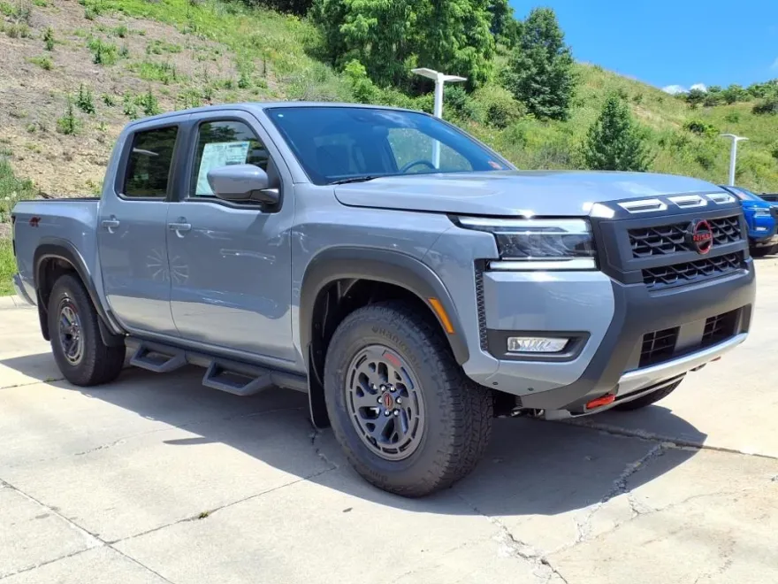 2025 Nissan Frontier PRO-4X photo 1