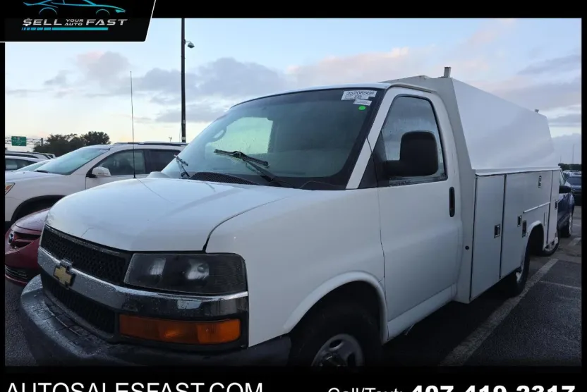 2013 Chevrolet Express 3500 Cutaway photo 1