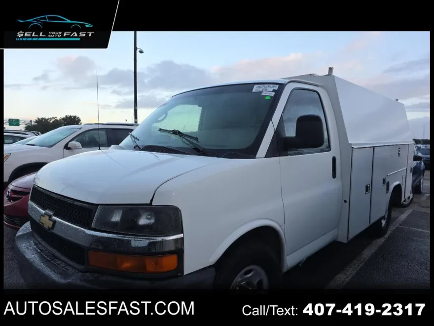 2013 Chevrolet Express 3500 Cutaway photo 1