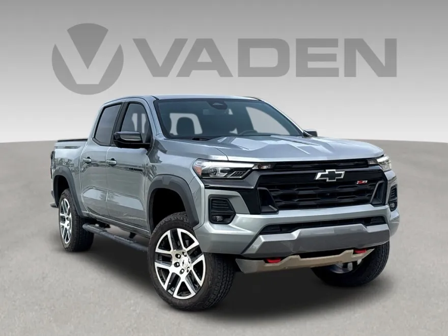 2023 Chevrolet Colorado Z71 photo 1