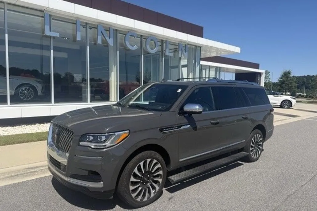 2023 Lincoln Navigator Black Label photo 1