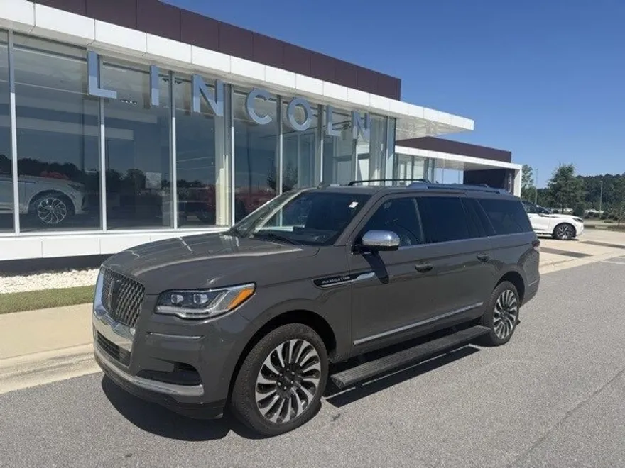 2023 Lincoln Navigator Black Label photo 1