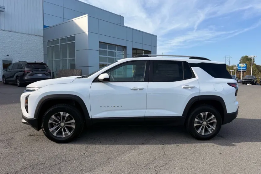 2026 Chevrolet Equinox LT photo 1