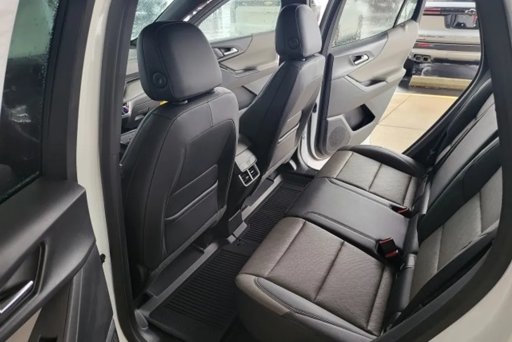 2026 Chevrolet Equinox LT photo 1