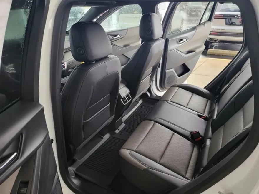 2026 Chevrolet Equinox LT photo 1