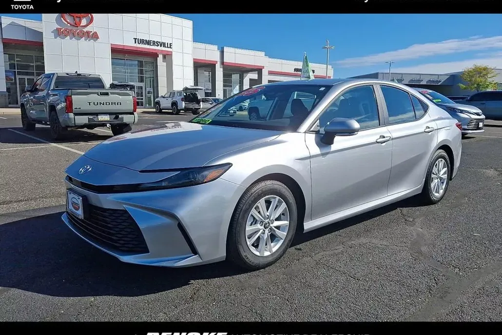 2025 Toyota Camry LE photo 1