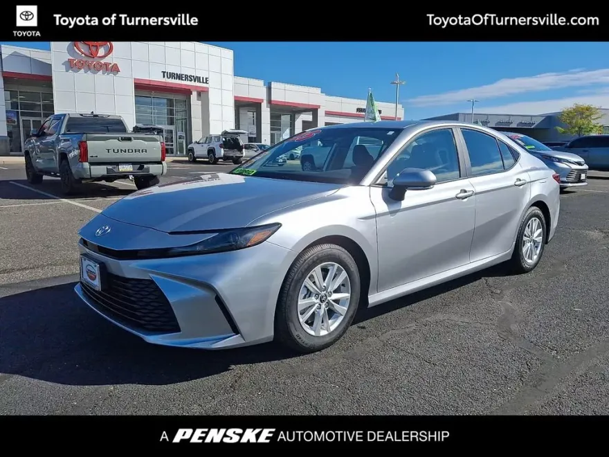 2025 Toyota Camry LE photo 1