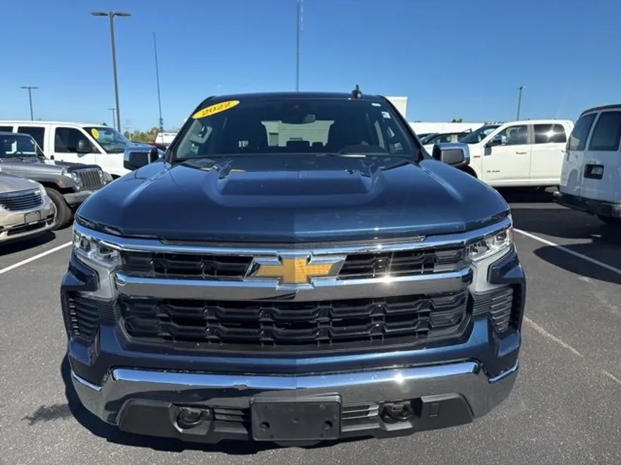 2022 Chevrolet Silverado 1500 LT photo 1