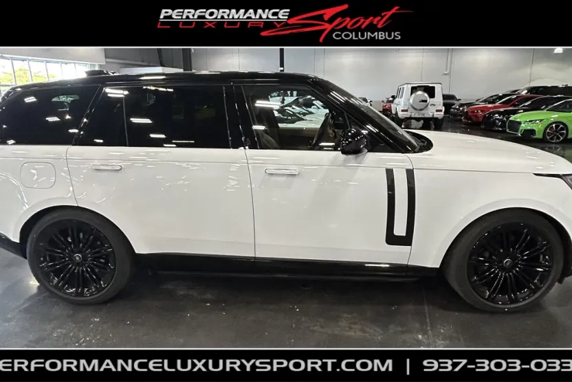 2025 Land Rover Range Rover SE photo 1