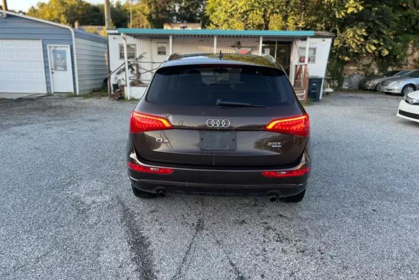 2011 Audi Q5 2.0T Premium Plus photo 1