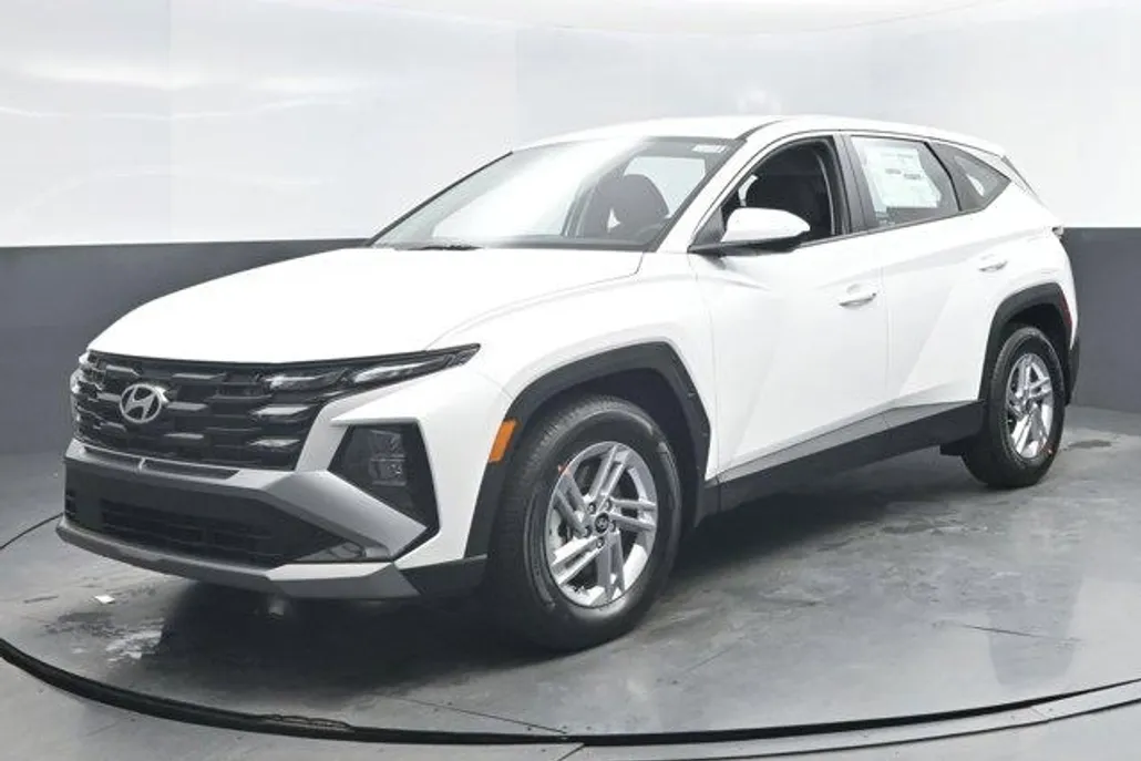 2025 Hyundai Tucson SE photo 1