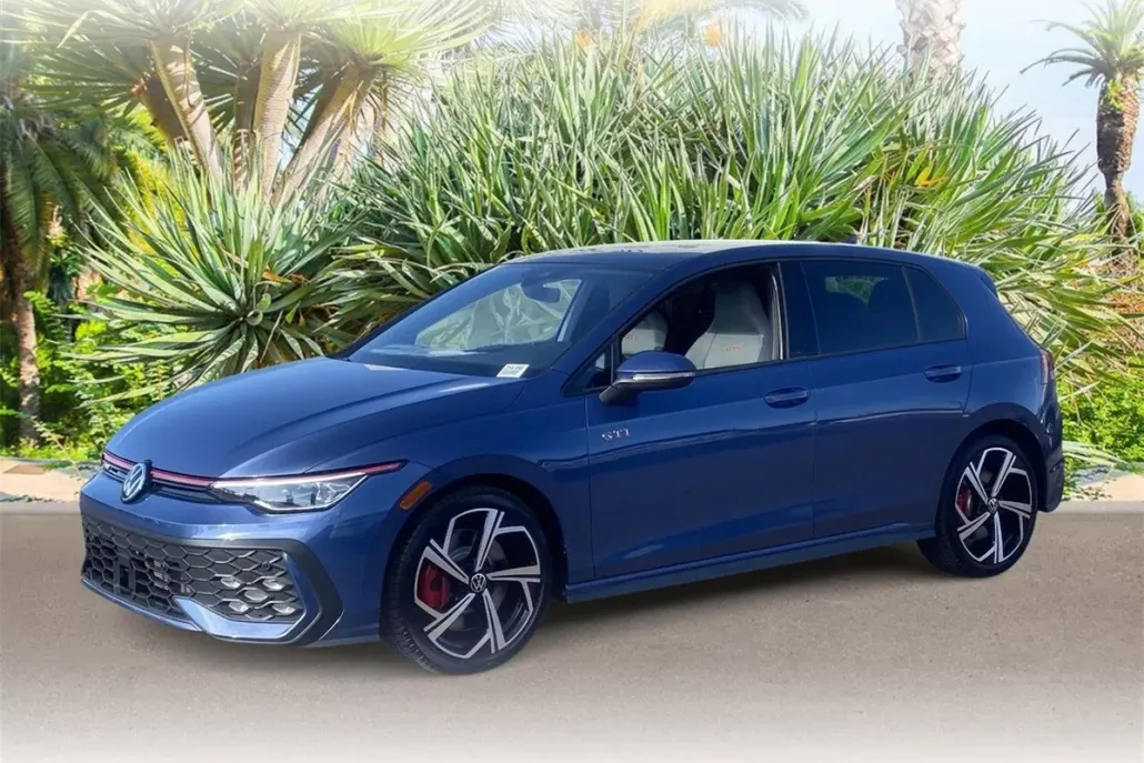 2025 Volkswagen Golf GTI SE photo 1