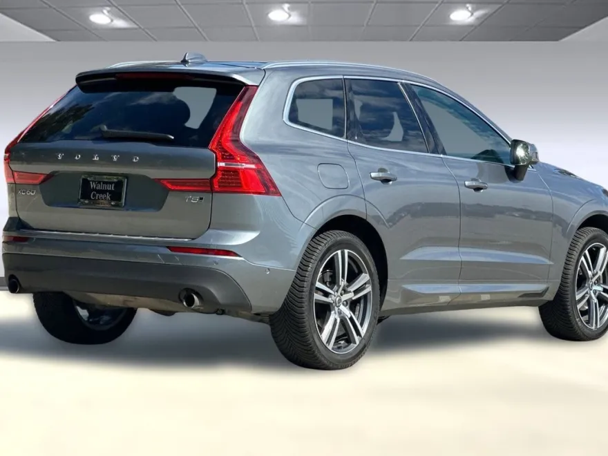 2019 Volvo XC60 T5 Momentum photo 1