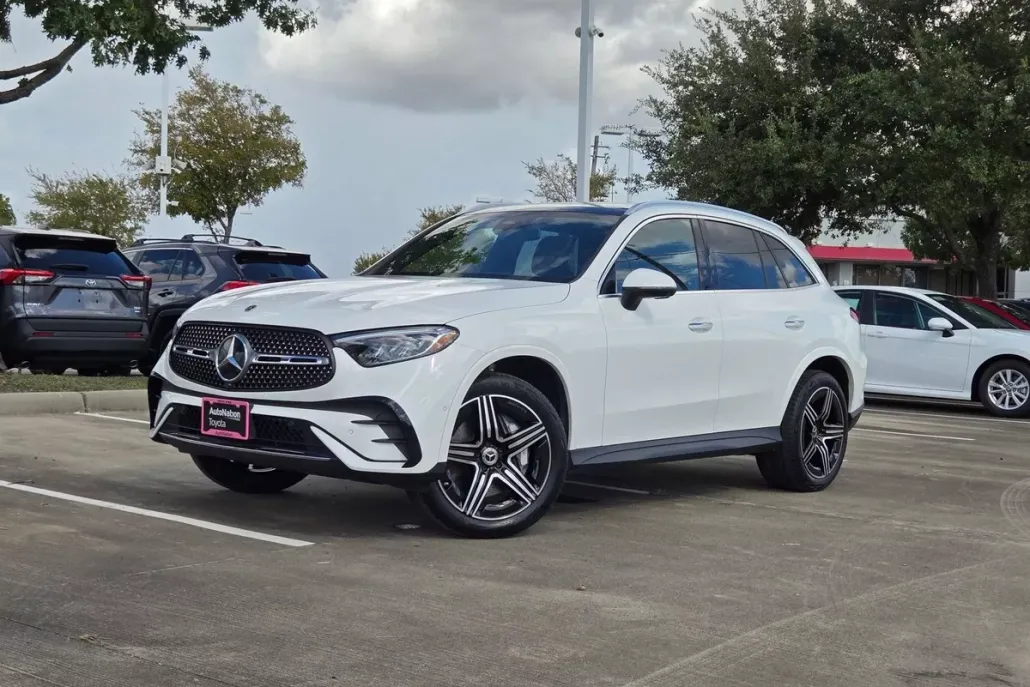 2023 Mercedes Benz GLC 300 photo 1