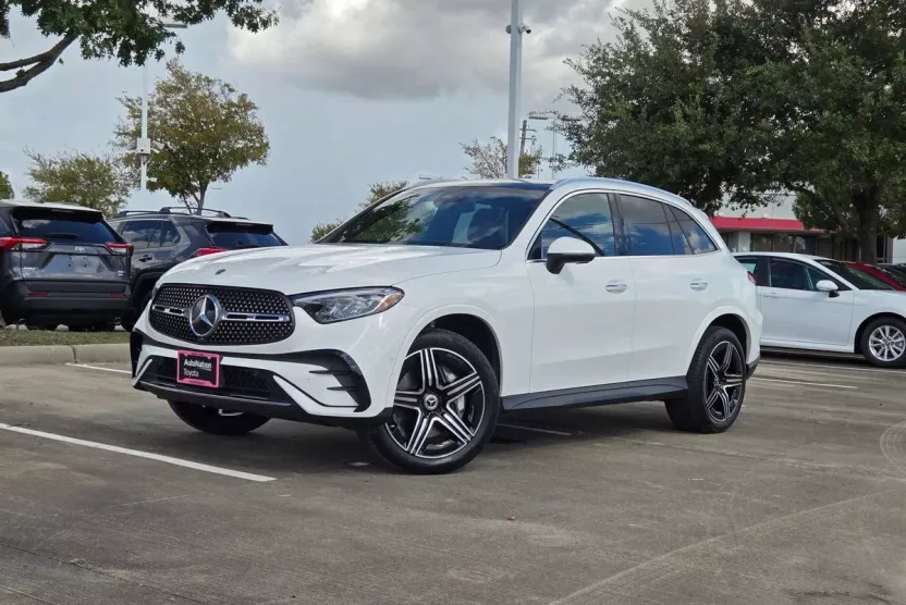 2023 Mercedes Benz GLC 300 photo 1