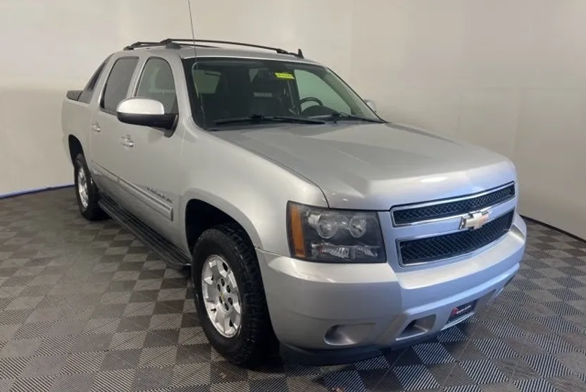 2011 Chevrolet Avalanche LS photo 1