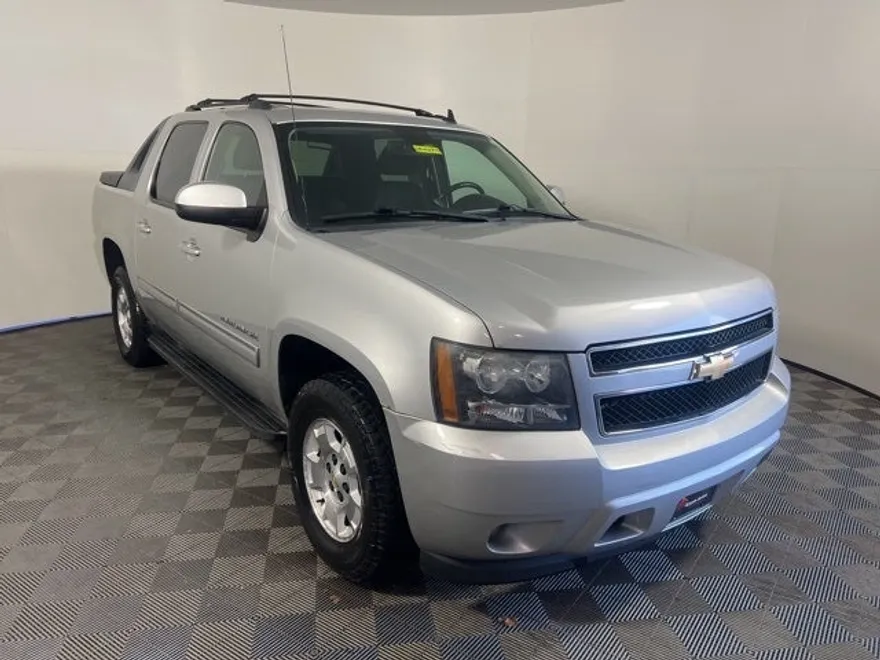 2011 Chevrolet Avalanche LS photo 1