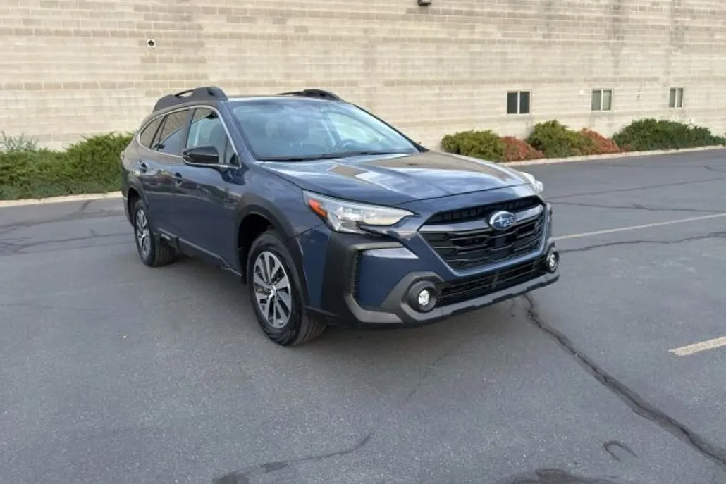 2024 Subaru Outback Premium photo 1
