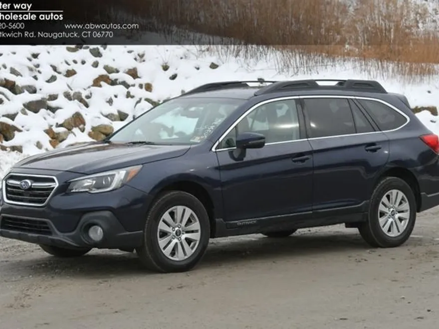 2018 Subaru Outback 2.5i Premium photo 1