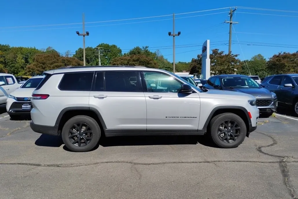 2024 Jeep Grand Cherokee Altitude photo 1