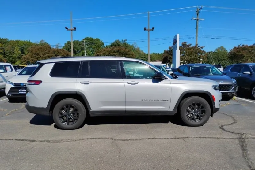 2024 Jeep Grand Cherokee Altitude photo 1