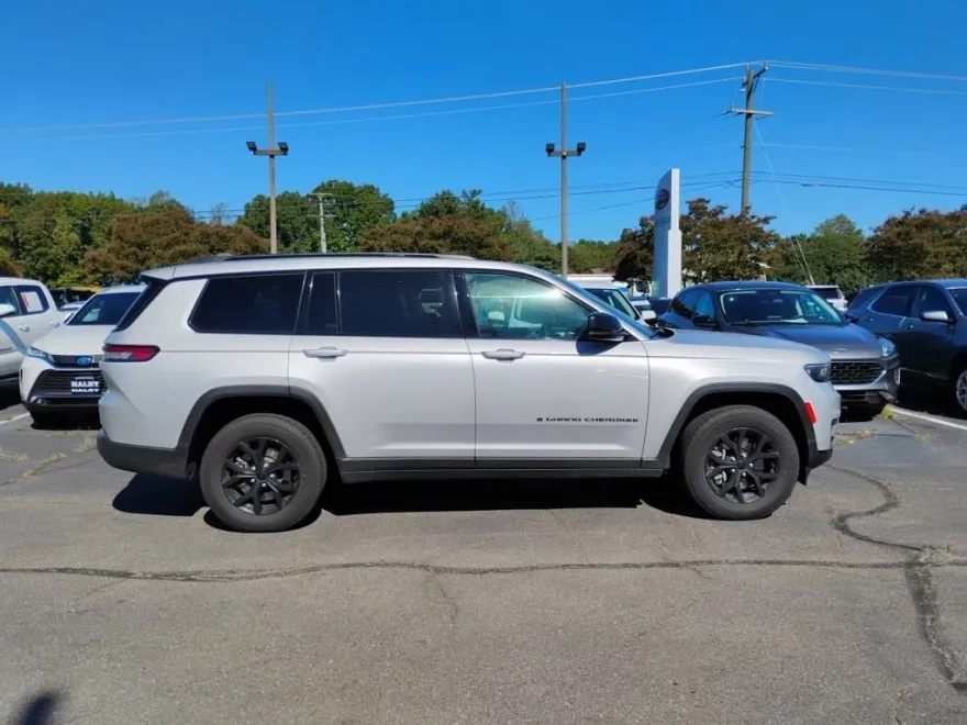 2024 Jeep Grand Cherokee Altitude photo 1