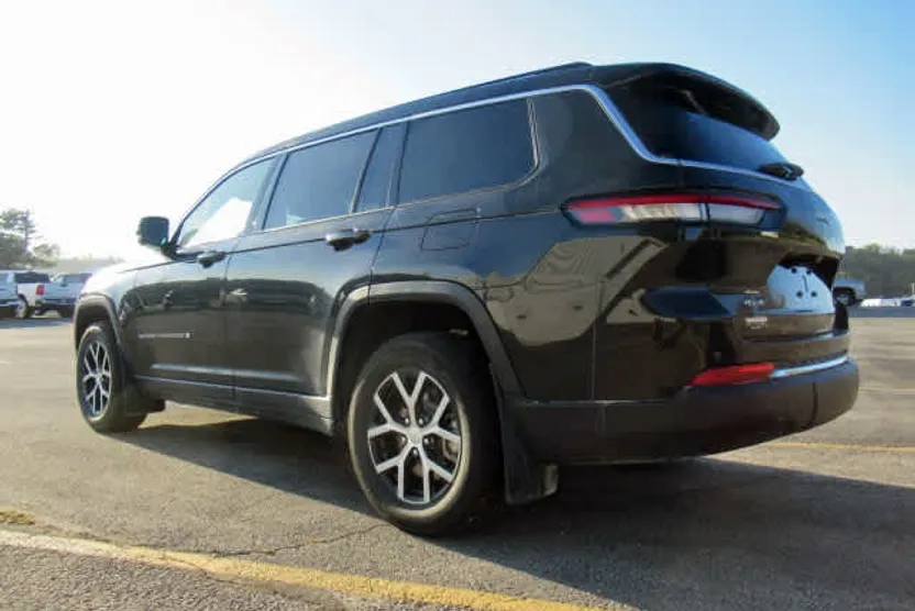 2023 Jeep Grand Cherokee Limited photo 1