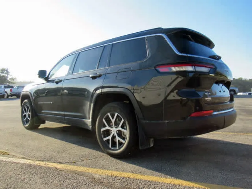 2023 Jeep Grand Cherokee Limited photo 1